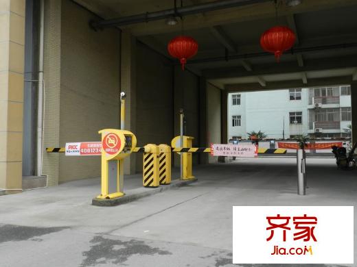 慶松清華園小區(qū)入口2013-2-6