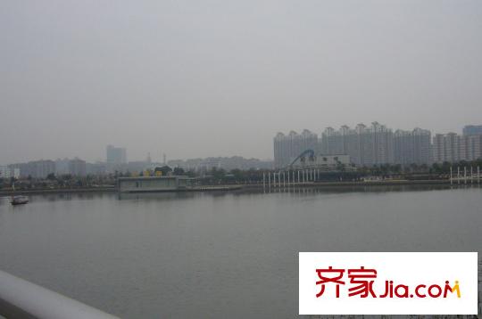 天俊華府周邊配套向西北1000米明月湖