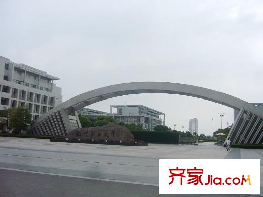 幸福魔方周邊配套向東200米揚州職業(yè)大學(xué)