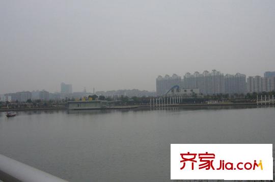 幸福魔方周邊配套西南500米明月湖