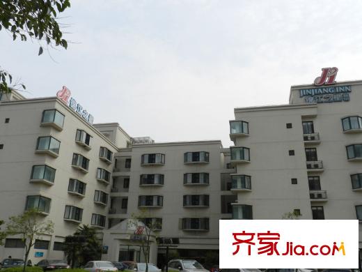 桐園周邊配套向南20米錦江之星