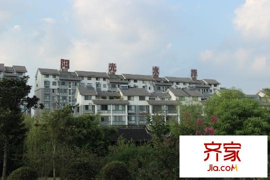 陽(yáng)光水岸花園小區(qū)南面（2015-09-17）