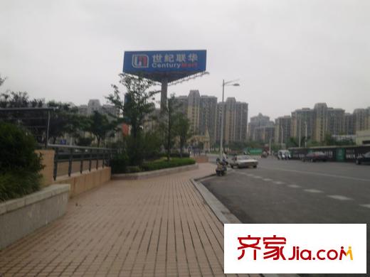 京華城中城周邊配套正北15米世紀(jì)聯(lián)華超市