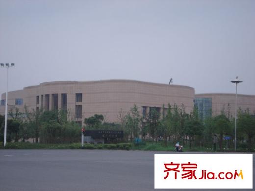 京華城中城周邊配套向西北方向400米雙博館