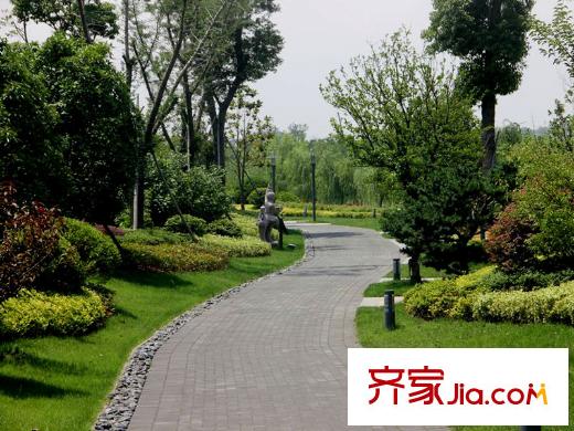 金地酩悅周邊配套攬月河公園