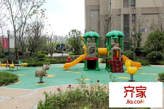 金地酩悅小區(qū)兒童游樂區(qū)（2015-09-24）