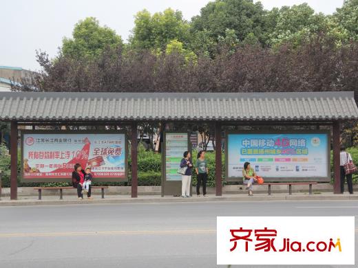 朗悅?cè)A府周邊配套公交站臺