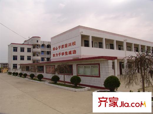 沁芳園周邊配套方巷鎮(zhèn)中心小學(xué)