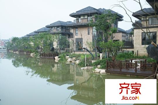 濱城溪上明堂小區(qū)內(nèi)沿景觀湖（2015-9-10）