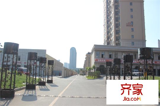 藍鉆莊園小區(qū)入口（2015-09-07）