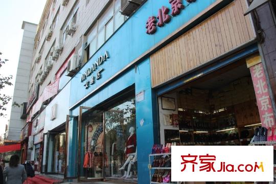 感恩時(shí)代廣場(chǎng)周邊配套-服裝店