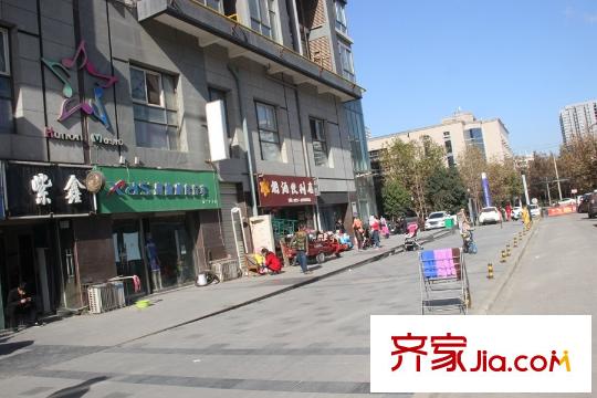 感恩時(shí)代廣場(chǎng)周邊配套-商鋪