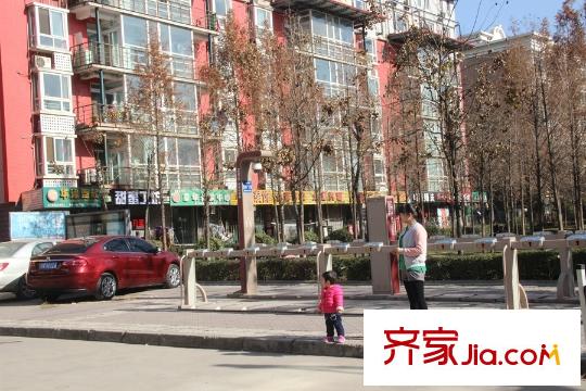 感恩時(shí)代廣場(chǎng)周邊配套-廣場(chǎng)