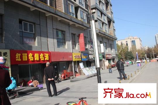 感恩時(shí)代廣場(chǎng)周邊配套-商鋪