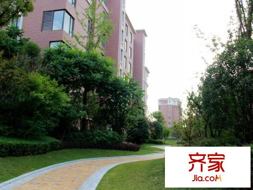 倚能維蘭德小鎮(zhèn)小區(qū)實(shí)景（2014.9.1)