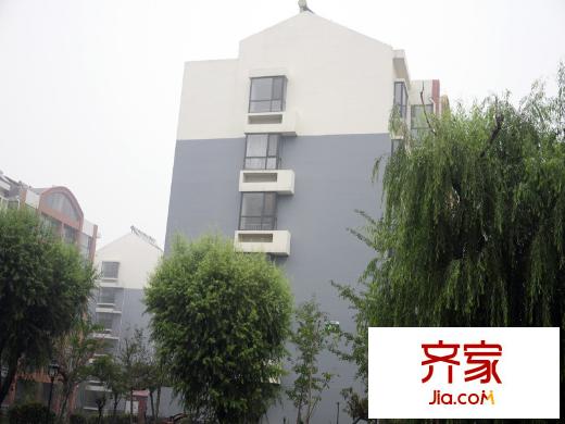 沁園庭小區(qū)內(nèi)景20140625