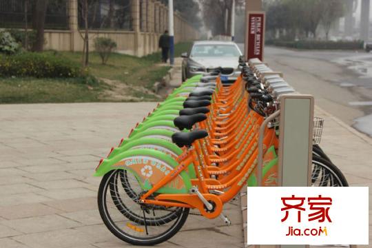 振業(yè)泊公館小區(qū)門口公共自行車（2015.3.16）