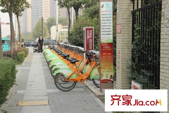 保利?拉菲公館周邊配套公共自行車（拍攝于2015.10.21）