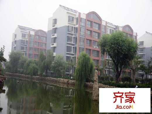 沁園庭小區(qū)內(nèi)景20140625