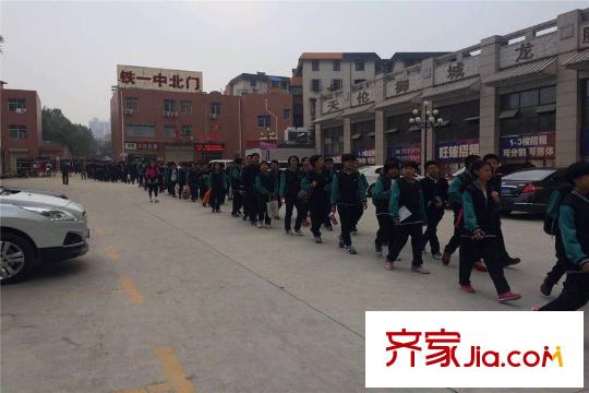 天倫御城龍脈周邊鐵一中北門（2015.11）