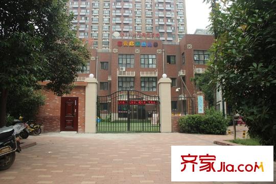 西岸國(guó)際花園項(xiàng)目自帶幼兒園（2015.9.17）