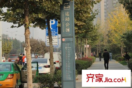 保利?拉菲公館周邊配套地鐵口（拍攝于2015.10.21）