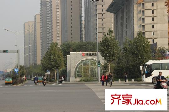 保利?拉菲公館周邊配套地鐵口（拍攝于2015.10.21）