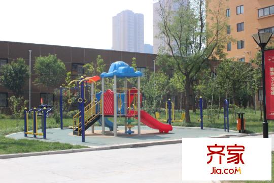昆明時光小區(qū)兒童游樂設施（2015.9.16）