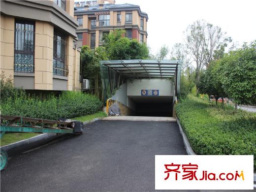 濱河陽(yáng)光別墅內(nèi)部車庫(kù)配套
