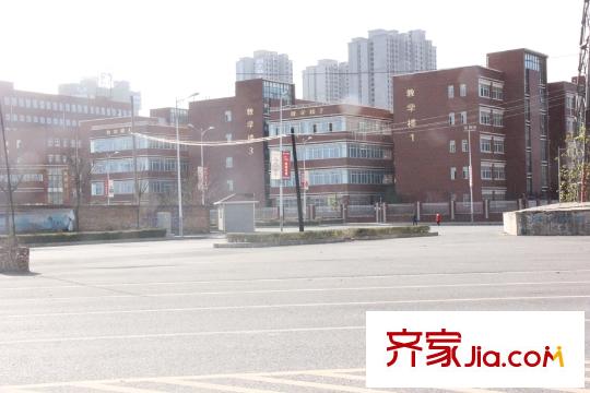 臻園?陽光周邊配套-西安鐵一中濱河學(xué)校