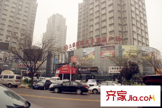 融創(chuàng)天朗瓏府周邊汽車用品廣場