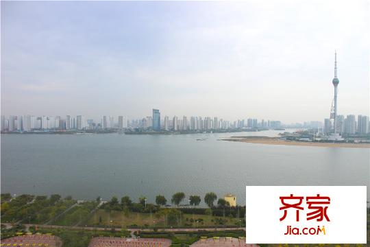 上東國(guó)際公館陽(yáng)臺(tái)景觀