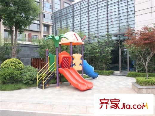 意林國(guó)際公園小區(qū)內(nèi)娛樂(lè)設(shè)施