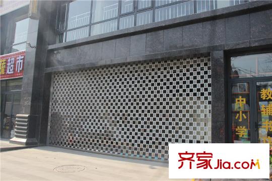 唐樾?六和坊小區(qū)停車場入口