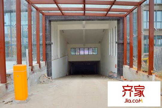 山水悅庭小區(qū)停車場(chǎng)（2015-12-3）