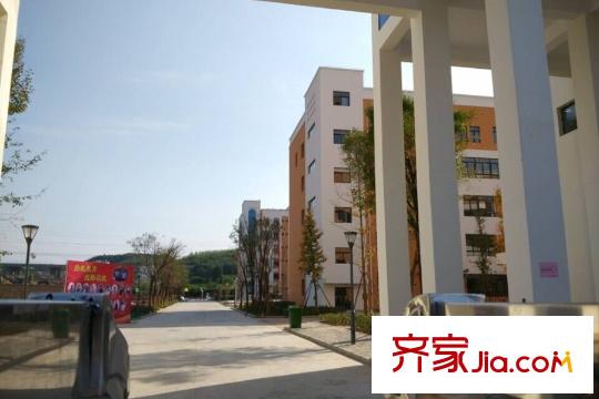 融創(chuàng)天朗?融公館周邊配套――平方米灞絲路學(xué)校一景