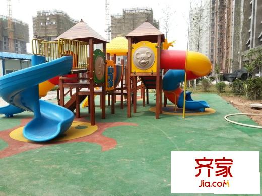逸景平方米居小區(qū)兒童游樂場(chǎng)（2013.07）