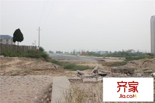 頤馨?濕地壹平方米售樓部前在建道路（2015.09.18）