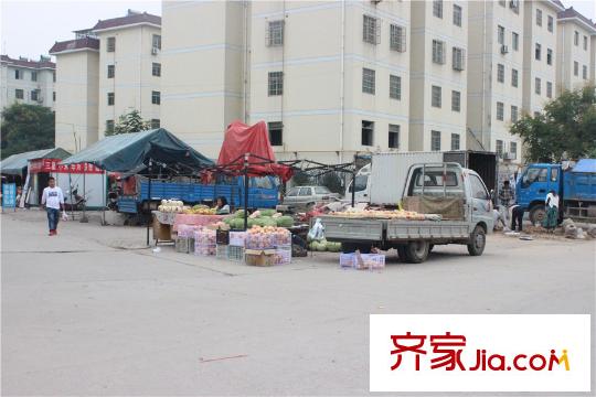 頤馨?濕地壹平方米周邊配套西港綜合市場(chǎng)