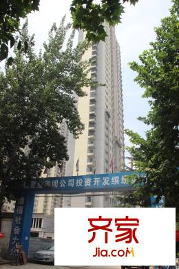 中鐵?繽紛新城工地大門(mén)（2015.7.1）