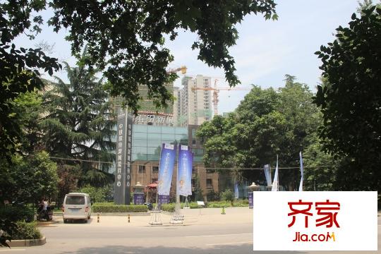 中鐵?繽紛新城售樓部正門(mén)（2015.7.1）