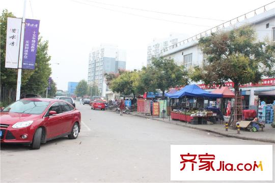 頤馨?濕地壹平方米周邊配套西港綜合市場(chǎng)