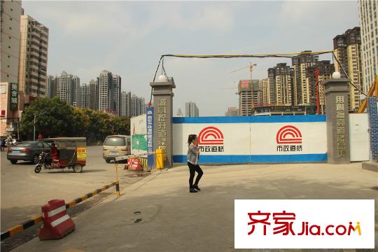 榮華?曼蒂時光周邊配套―地鐵4號線施工（攝于2015-9-24）