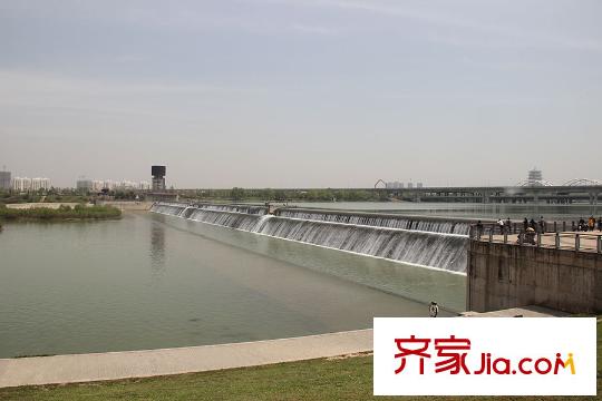 自然界小區(qū)周邊灞河