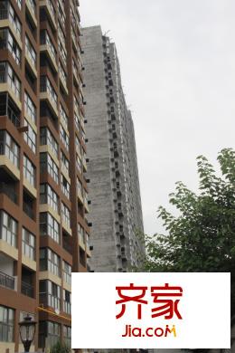水岸明珠施工進(jìn)度圖（攝于2015年7月15日）