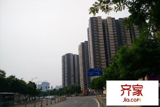 雅荷紫金陽光施工進(jìn)度（攝于2015-6-3）