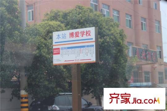 中聞傳媒廣場周邊配套-公交站牌（2015.07）