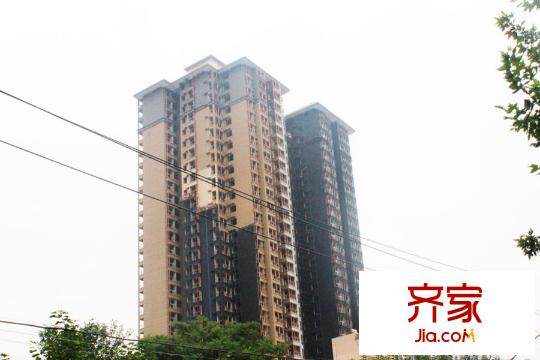 恒天第五座項目施工進度外立面已做好（2015.12）