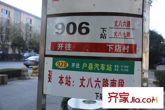 東尚蜂鳥周邊配套-公交站牌