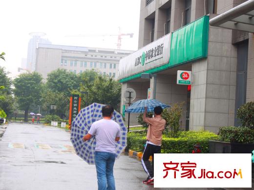 錦業(yè)時(shí)代周邊配套（攝于2014年9月12日）
